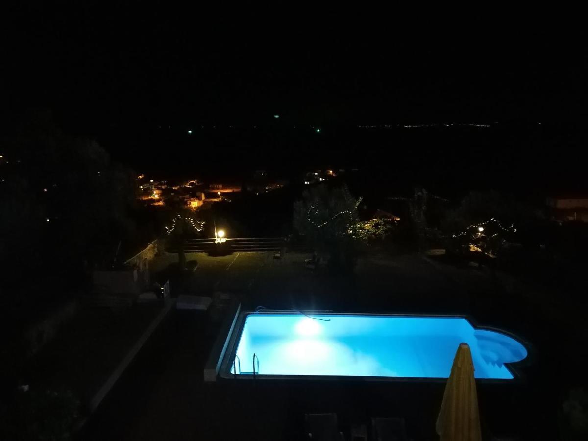 Tas Avlu Butik Otel Karaburun  Exterior foto